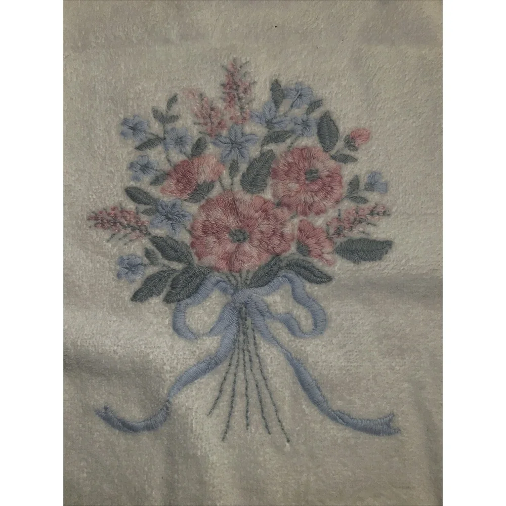 The Avanti Look Cotton Vintage Beige W Pink Roses &Blue Ribbon Bath Towel 24X45